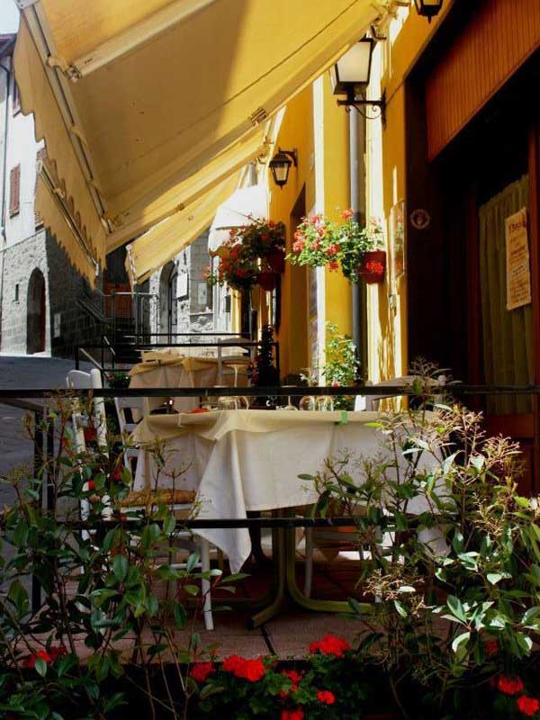 Il Borgo | Fünf Freundinnen - ein Traum. Luisa, Antonella, Rita, Elda und Laura teilen seit Jahren ihre Leidenschaft für das Gastgewerbe und führen mit viel Liebe, Freude und Achtsamkeit ihr Restaurant, Pizzeria und Hotel in Acquapendente.