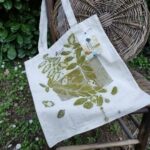 NaturaAemme cotton bag with botanical print | Plants create colour and patterns. 100% handmade from harvest to printing. 100% natural materials. Unique.