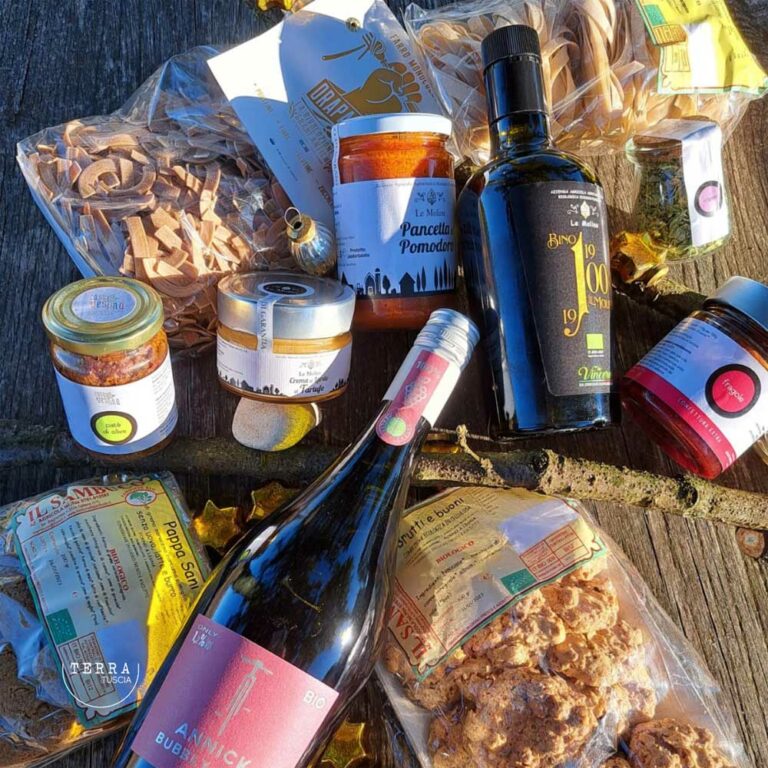 TerraTuscia Delicacies | A package full of honest, delicious things.
Pasta, Olive Oil, Sauces and Herbs.
Biscotti and Jam.
Bubbles for Toasting.
Pure healthy pleasure. You need to be 18 years or older to purchase this product.