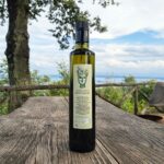 Montesegnale Olive Oil | Olive Oil Extravergine.
Cultivation on volcanic soil high above lago di Bolsena.
Directly from the tree into the mill.
Highest quality.