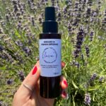 Lavanda Valli Vita Lavender Hydrolate | Lavender officinalis oil in pure water.
Grown on untreated volcanic soil high above Lake Bolsena.
Harvested by hand before sunset.
Transformed with care into a gentle spray.
Calming and relaxing.